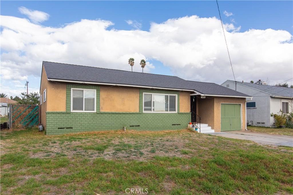 17248 Seville Avenue Property Photo 4