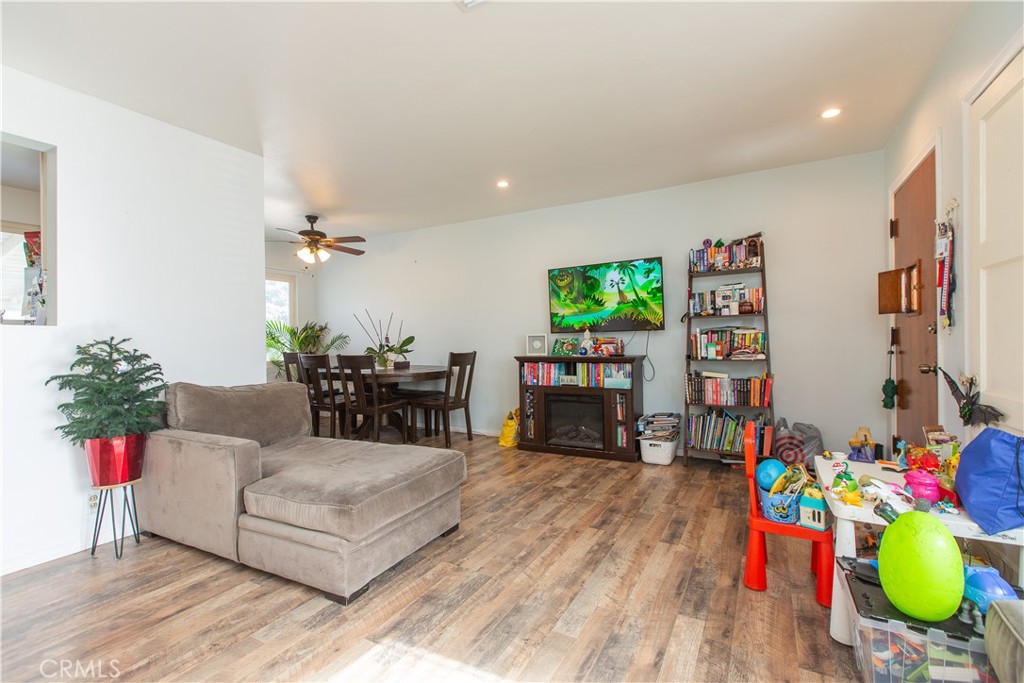 17248 Seville Avenue Property Photo 11