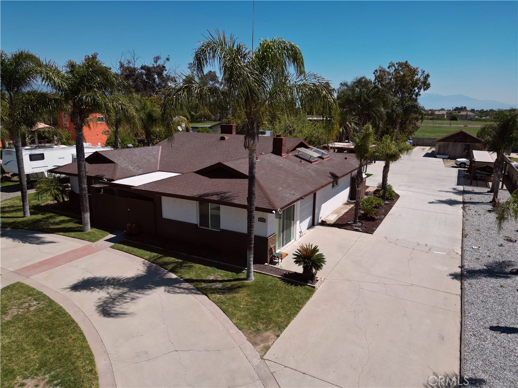 10881 Oleander Avenue Property Photo