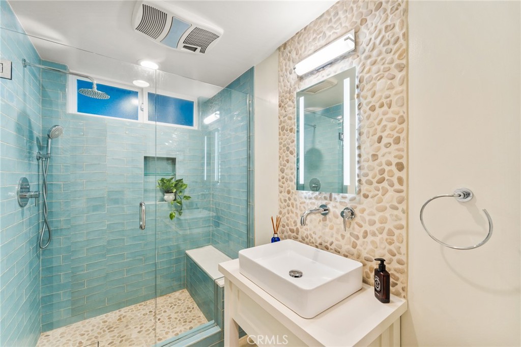 11 67th Place Property Photo 17