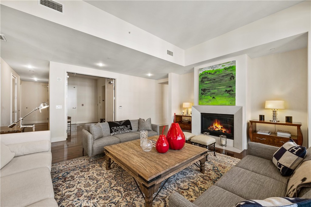 10776 Wilshire Boulevard 901 Property Photo 2