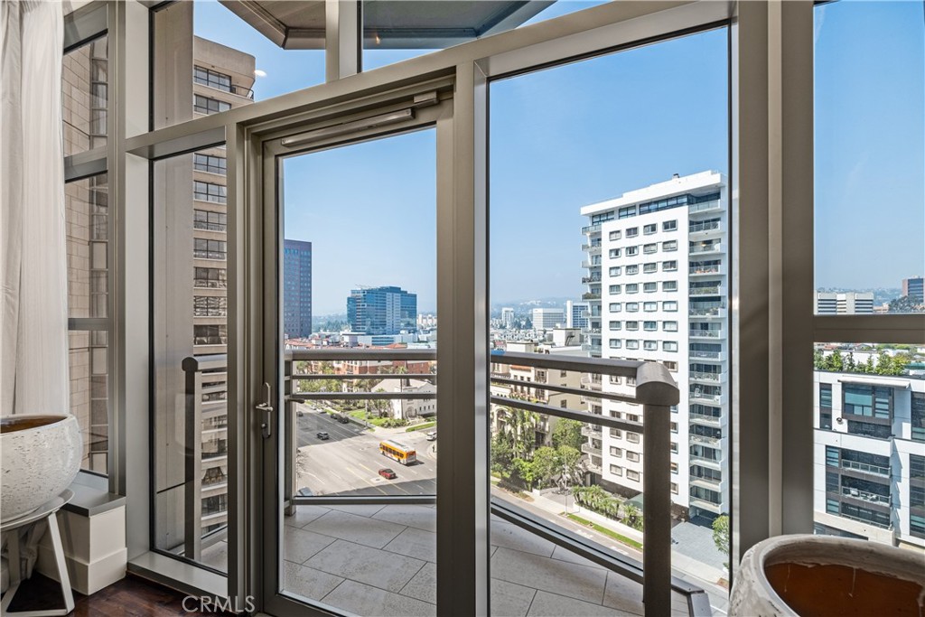 10776 Wilshire Boulevard 901 Property Photo 4
