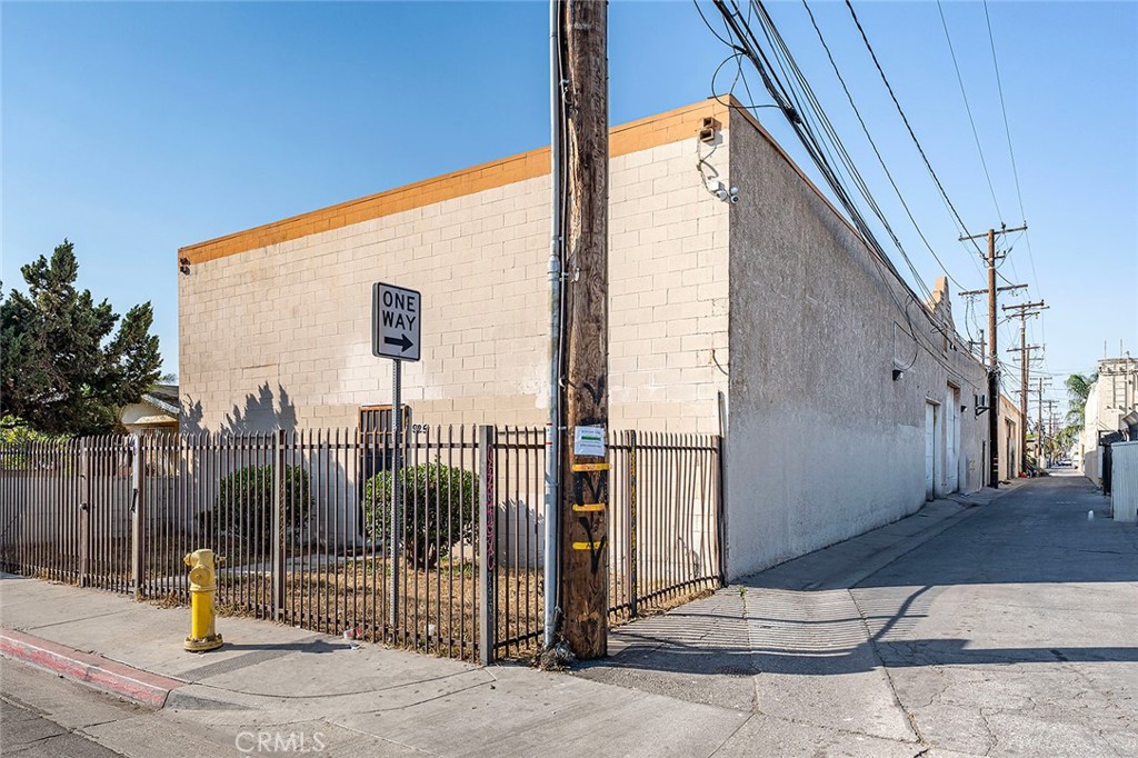 925 S Vancouver Avenue Property Photo 9