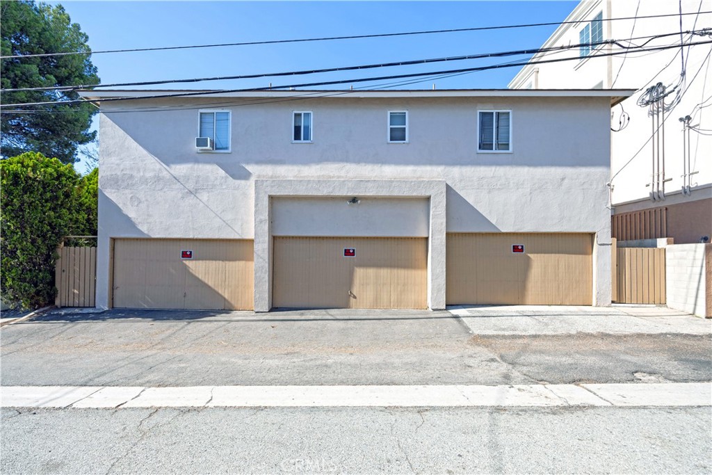 7106 Flight Avenue Property Photo 4