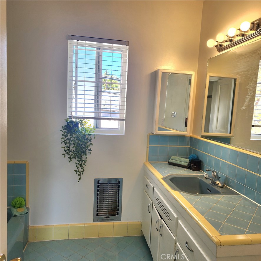 7106 Flight Avenue Property Photo 11