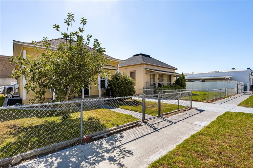 171 N Cypress Street Property Photo 4