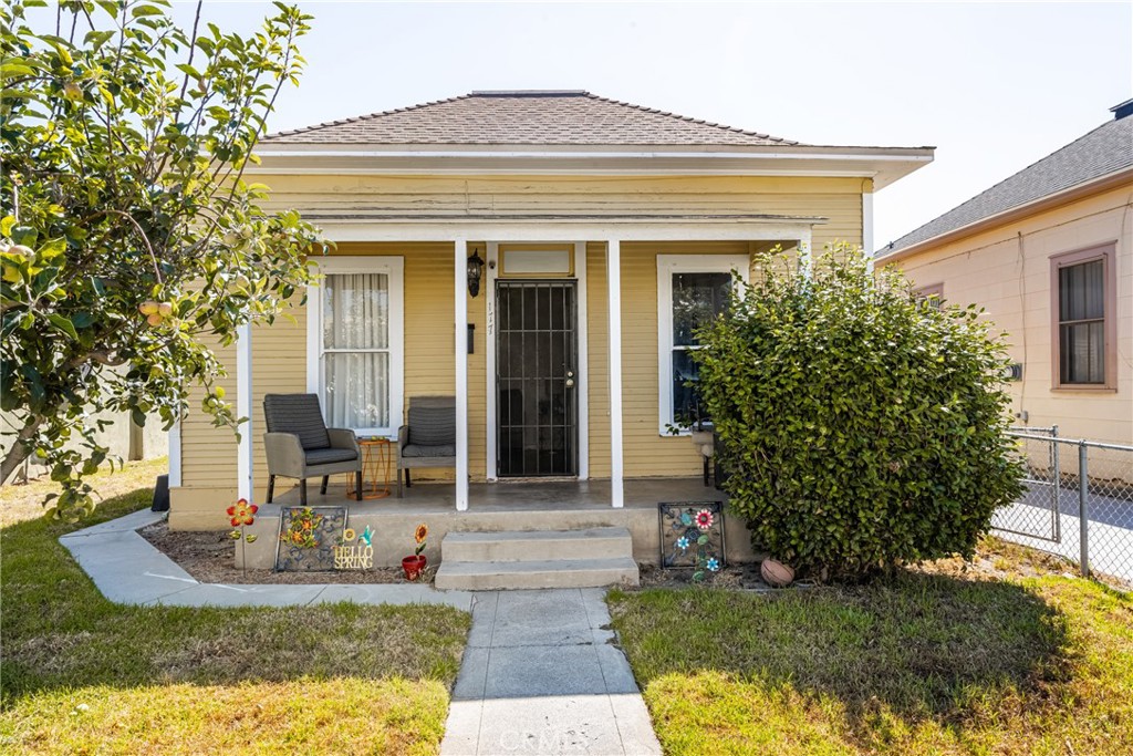 171 N Cypress Street Property Photo 5