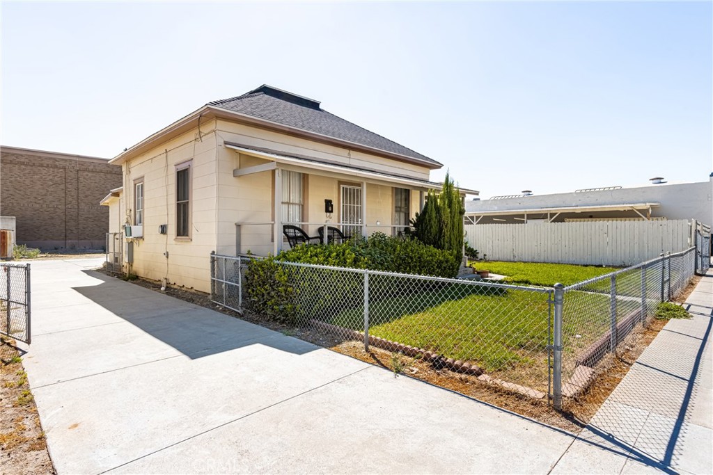 171 N Cypress Street Property Photo 6