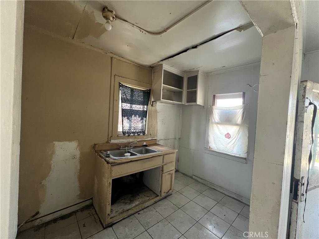 2424 E Stockwell Street Property Photo 6