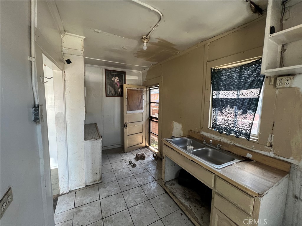 2424 E Stockwell Street Property Photo 7