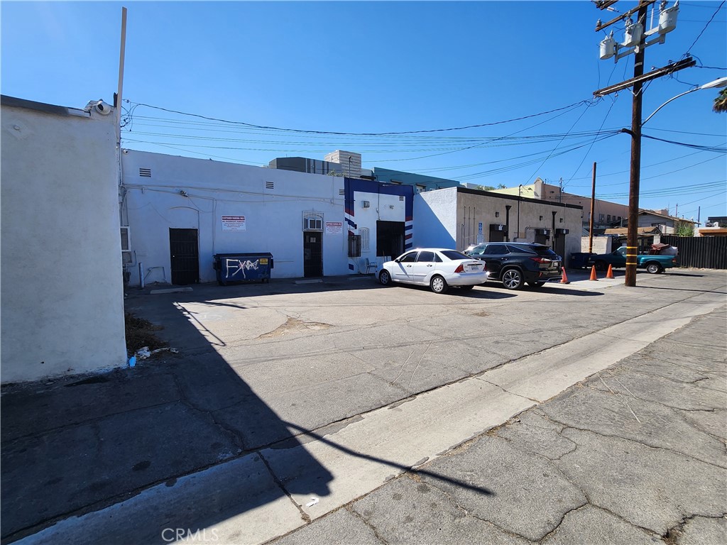 1627 E Florence Avenue Property Photo 3