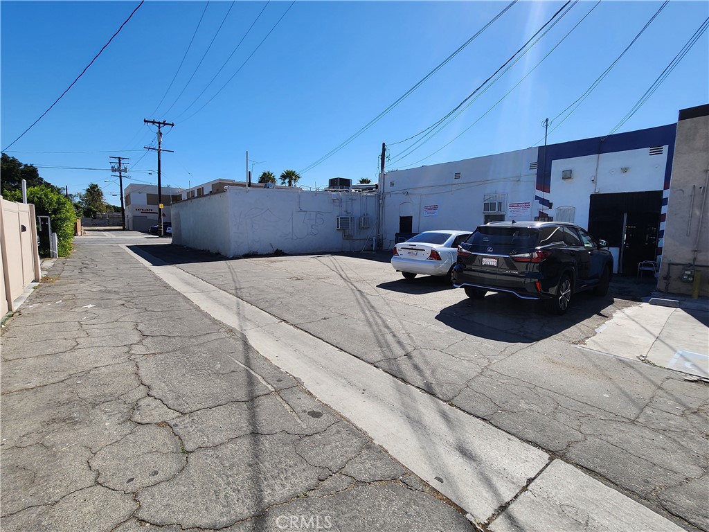 1627 E Florence Avenue Property Photo 4