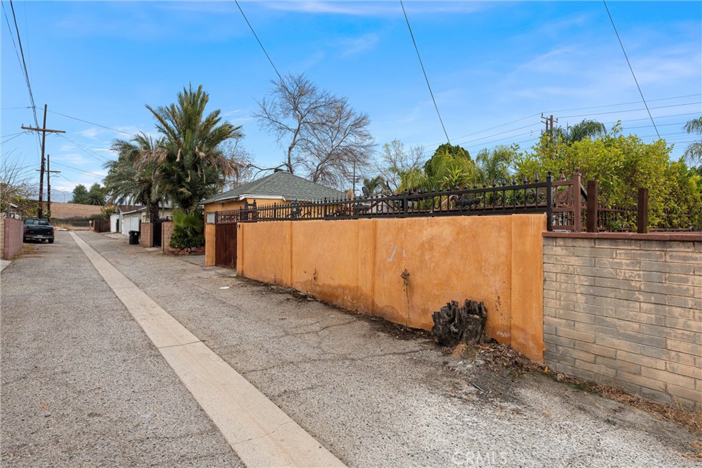 14763 San Fernando Mission Boulevard Property Photo 7