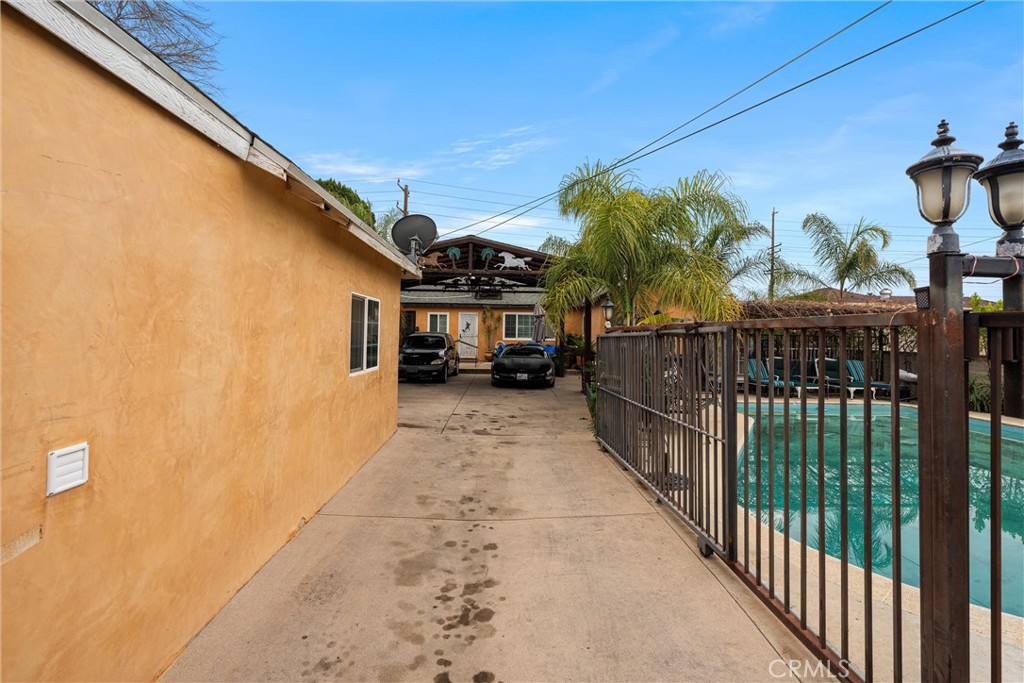 14763 San Fernando Mission Boulevard Property Photo 9