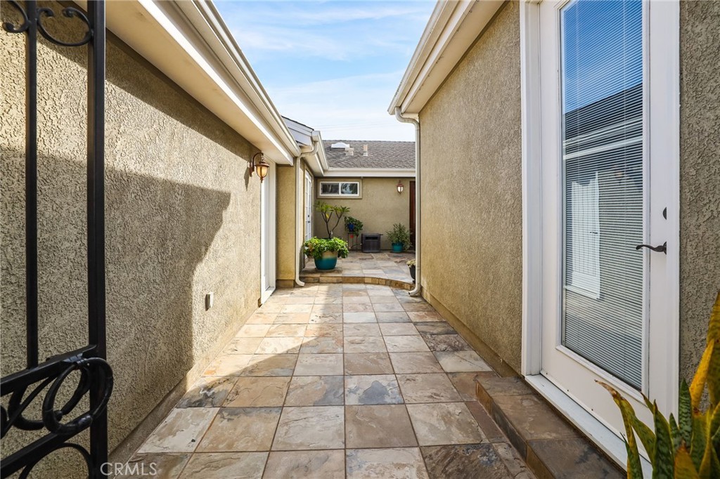 2682 Oak Knoll Drive Property Photo 5