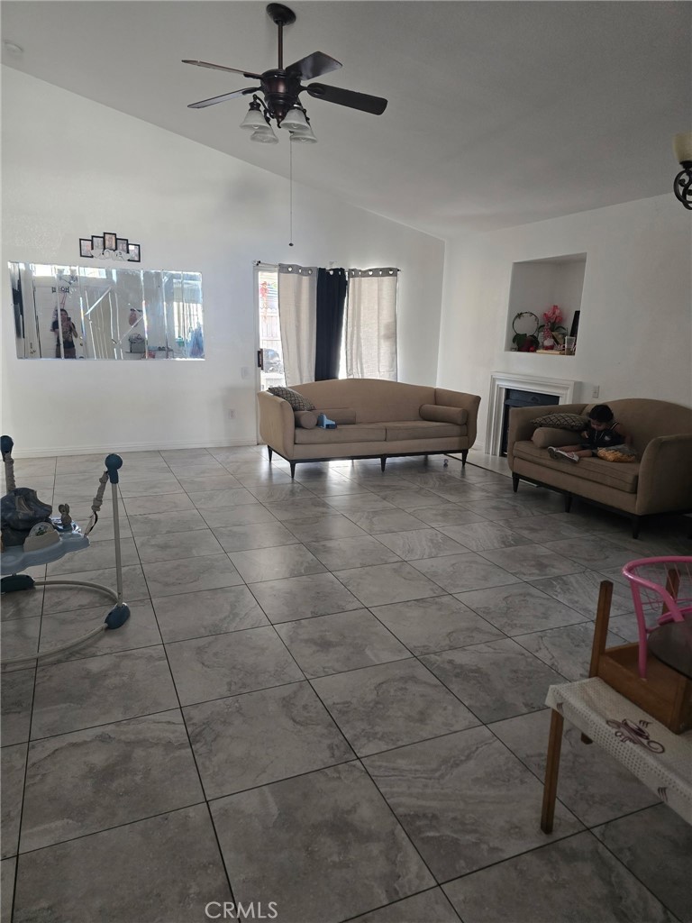 1208 N Fillmore Avenue Property Photo 5