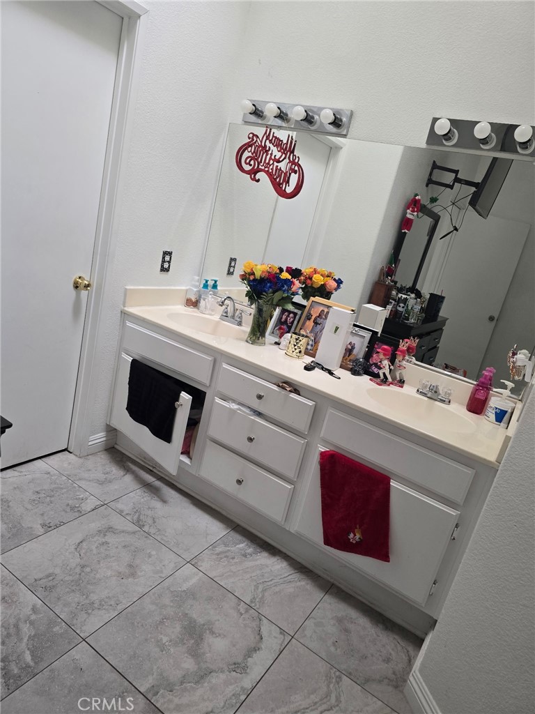 1208 N Fillmore Avenue Property Photo 10