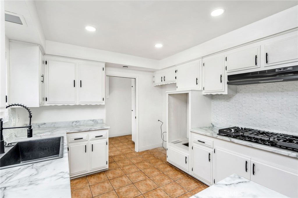 4376 W 134th Street Property Photo 10