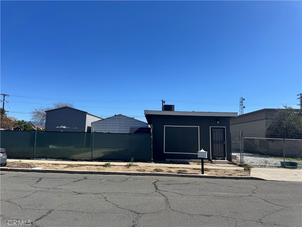 223 S Olive Avenue Property Photo 1