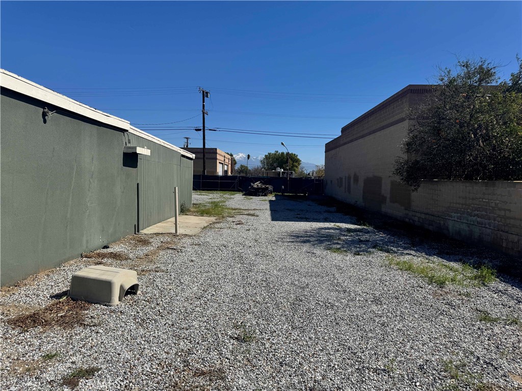 223 S Olive Avenue Property Photo 4