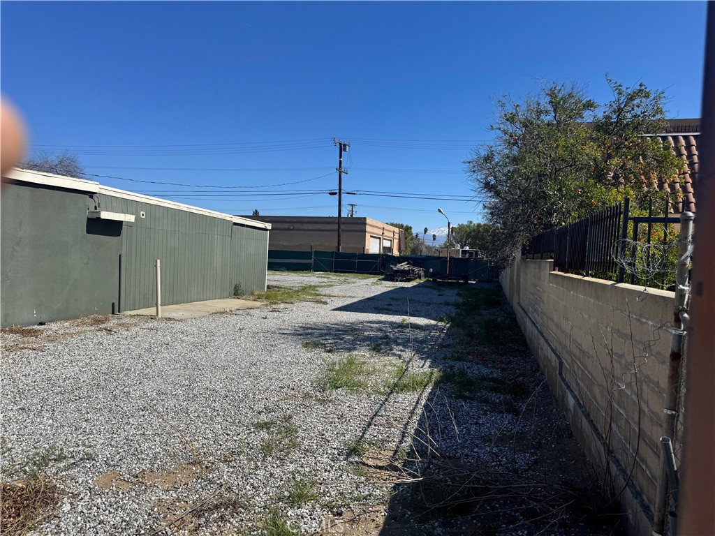 223 S Olive Avenue Property Photo 7