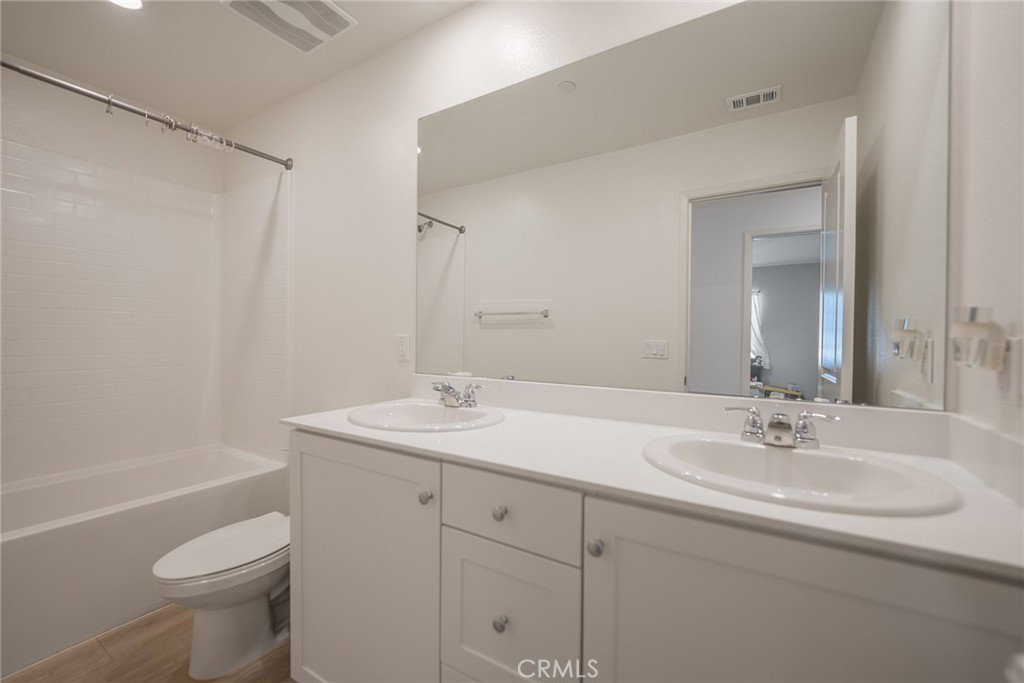 740 Burt Street Property Photo 5