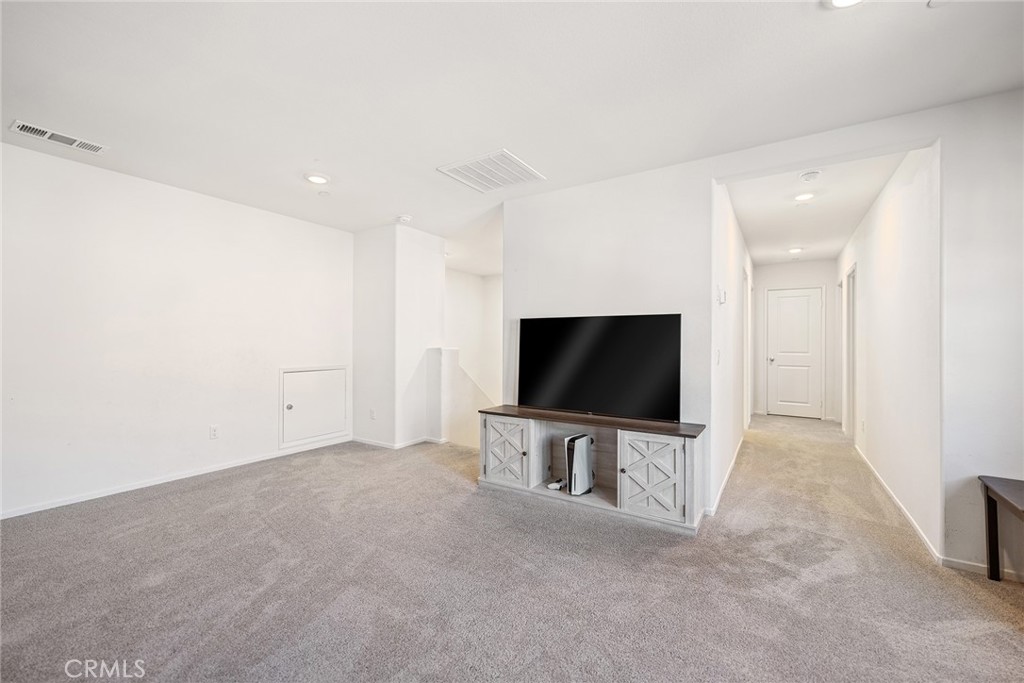 740 Burt Street Property Photo 8