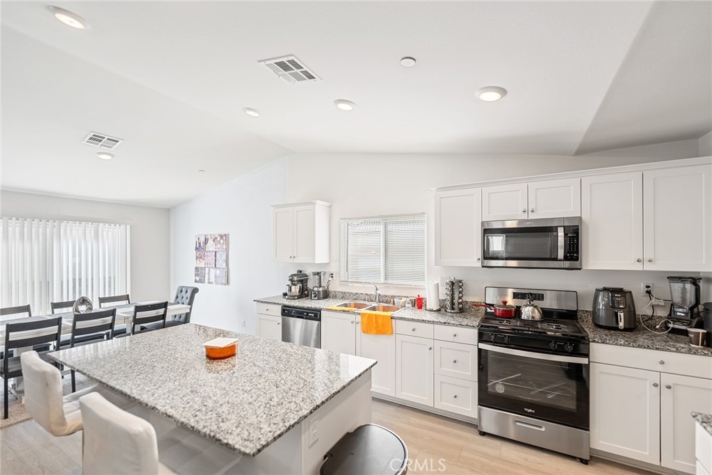 740 Burt Street Property Photo 18