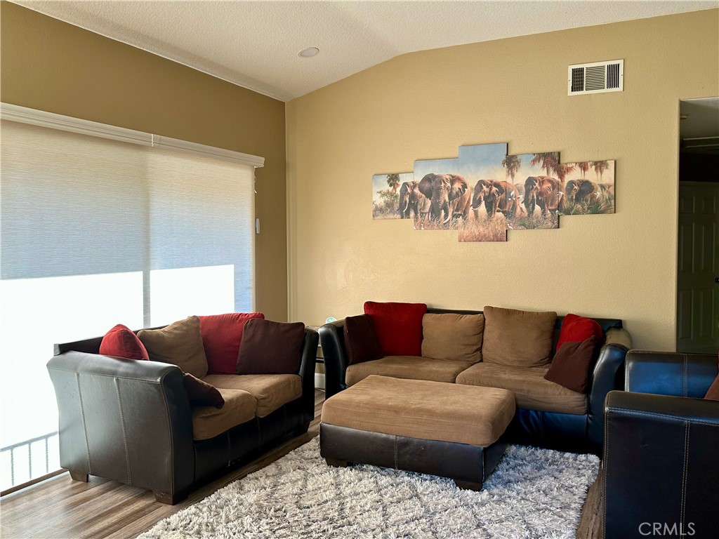 8020 E Goldenrod Lane Property Photo 3