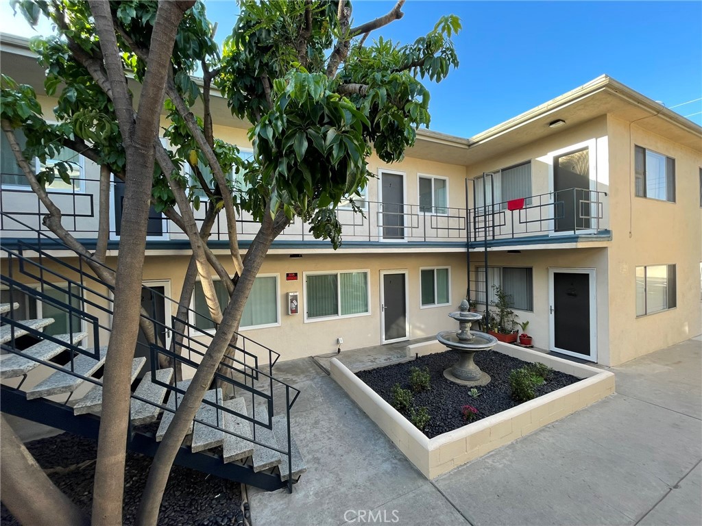 4635 N Bellflower Boulevard Property Photo 3