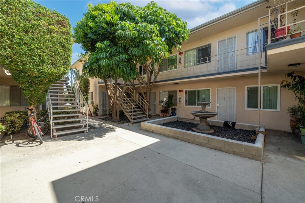 4635 N Bellflower Boulevard Property Photo 4