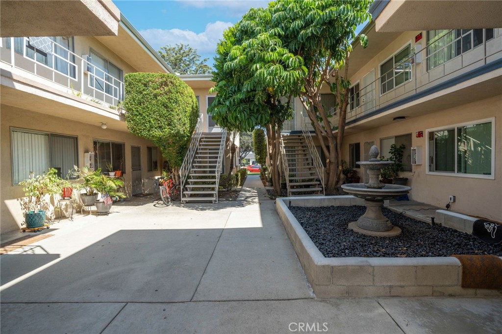 4635 N Bellflower Boulevard Property Photo 5