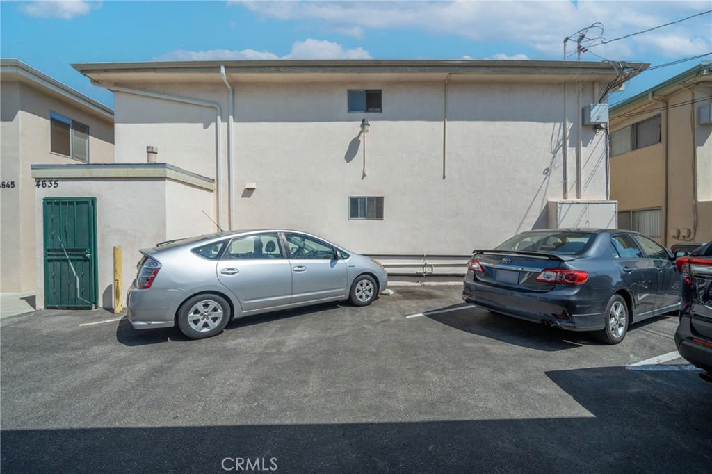 4635 N Bellflower Boulevard Property Photo 11