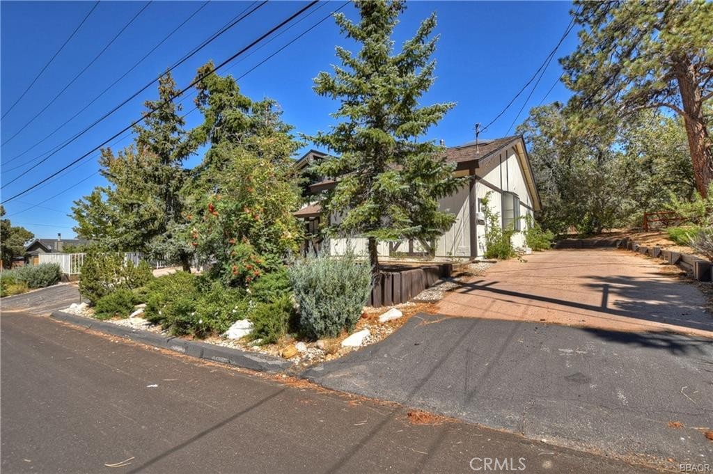 1394 Flintridge Avenue Property Photo 8