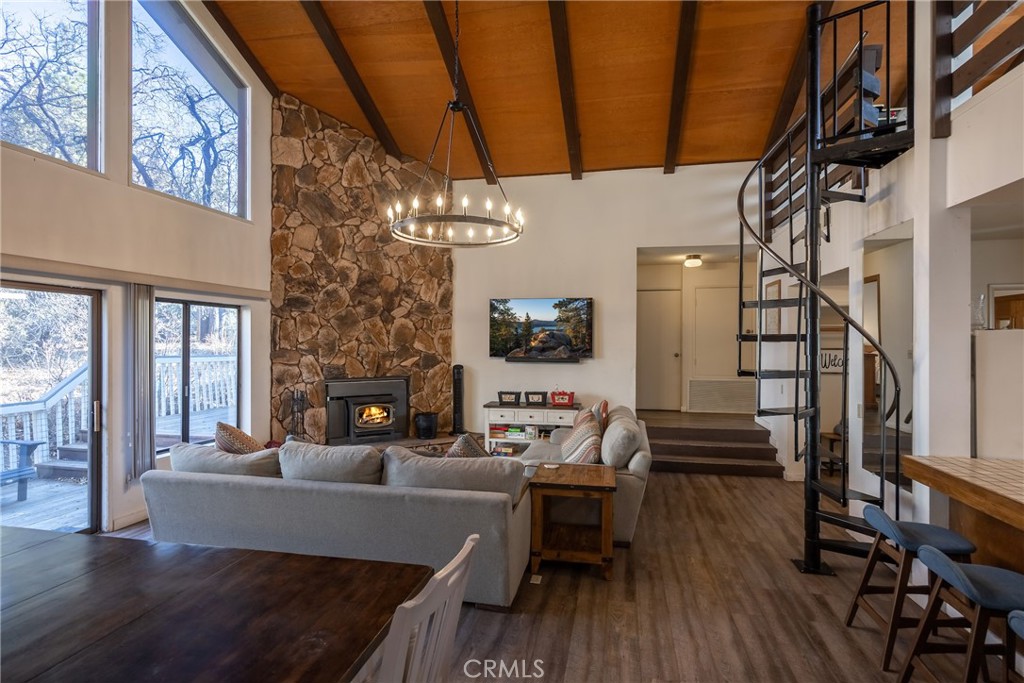 1394 Flintridge Avenue Property Photo 15