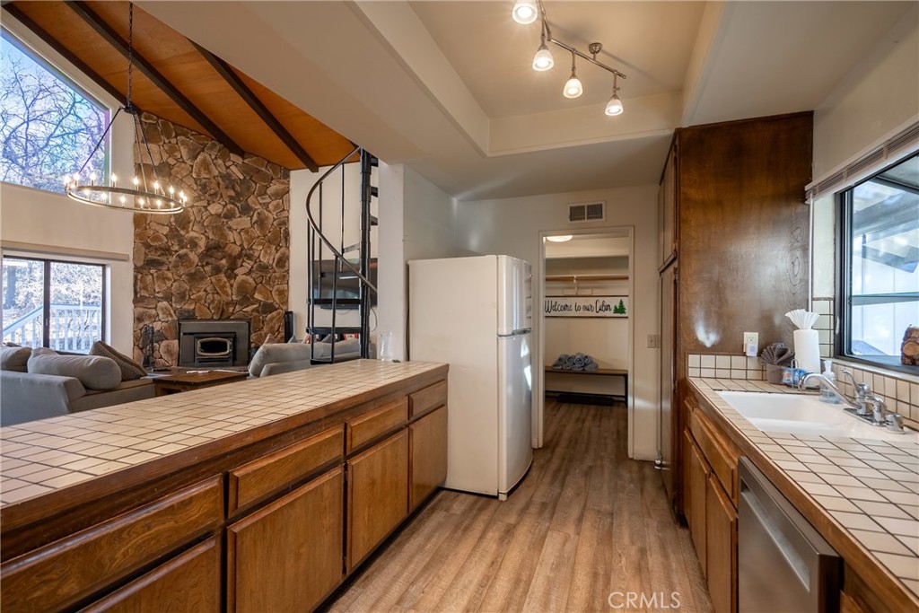 1394 Flintridge Avenue Property Photo 22