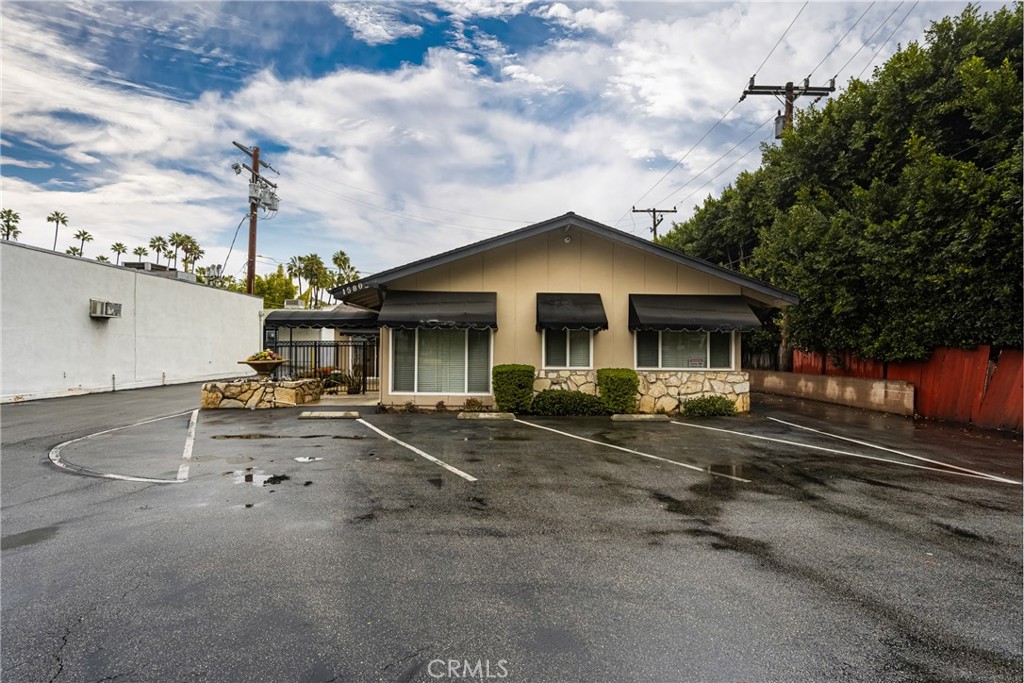 1580 S Harbor Boulevard Property Photo 2