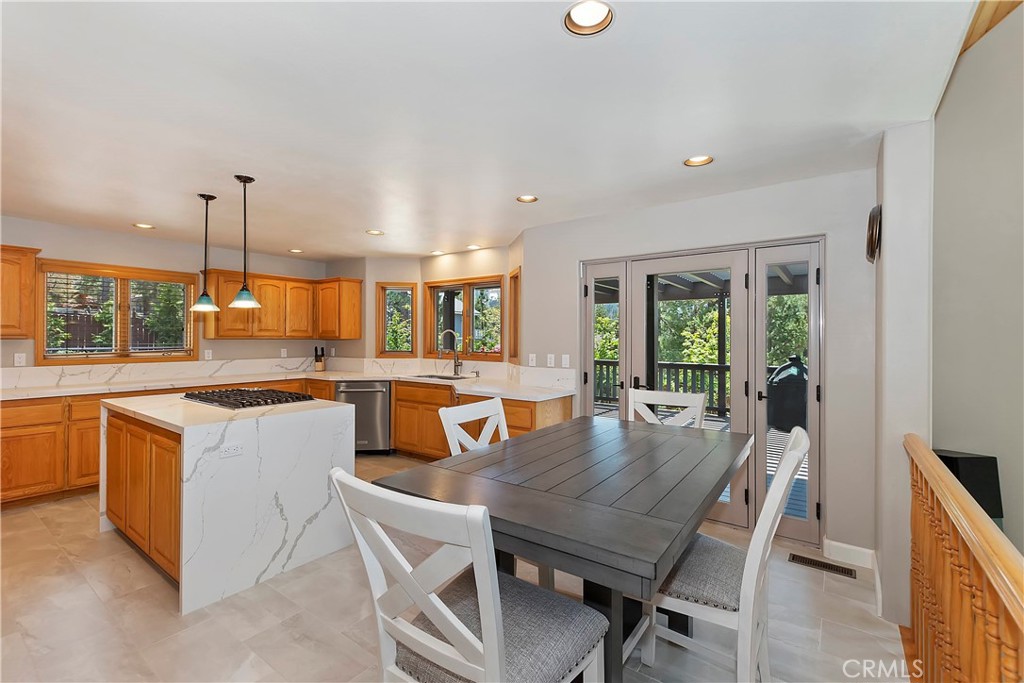 727 Villa Grove Avenue Property Photo 17