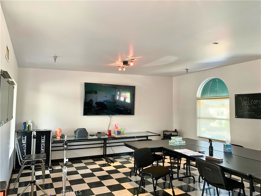 1452 W 9th Street Unit B Property Photo 8