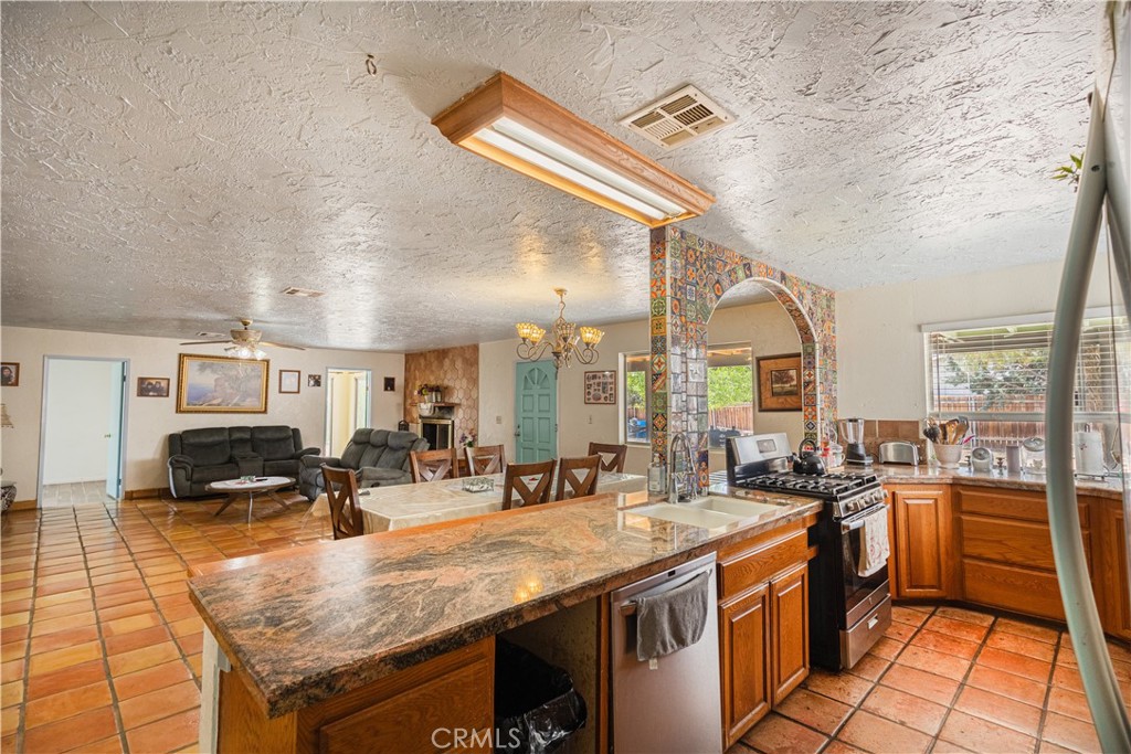 7165 Lyons Avenue Property Photo 12