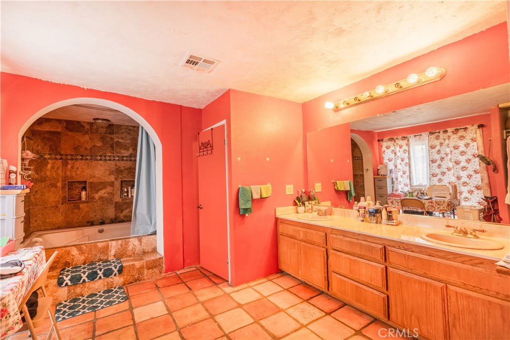 7165 Lyons Avenue Property Photo 17