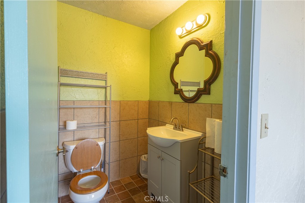 7165 Lyons Avenue Property Photo 20