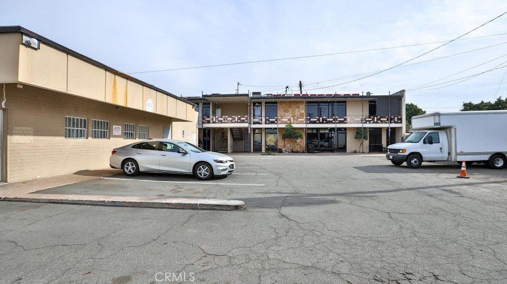2010 W Lincoln Avenue Property Photo 11