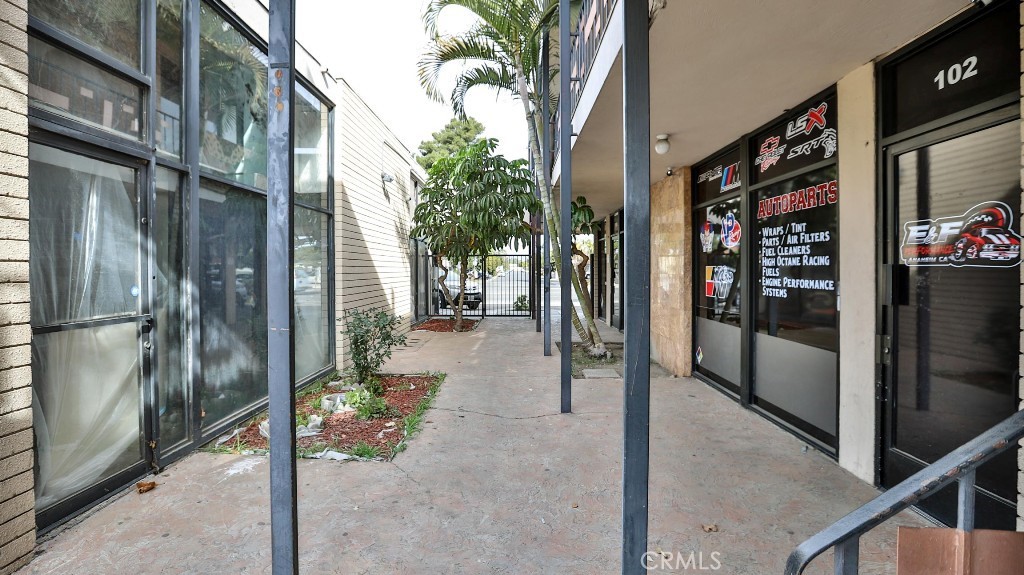 2010 W Lincoln Avenue Property Photo 17