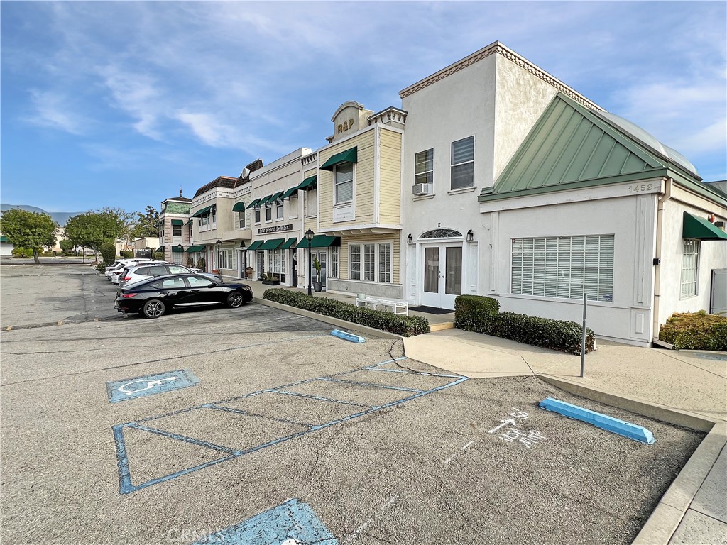 1452 W 9th Street Unit E Property Photo 2