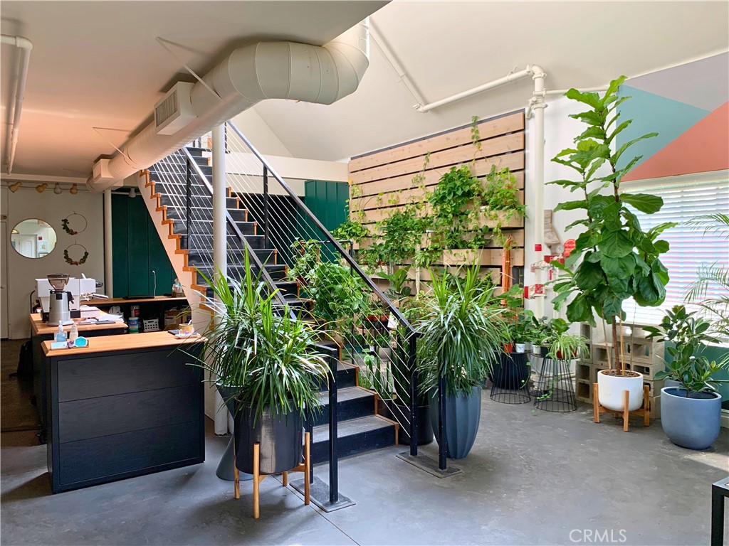 1452 W 9th Street Unit E Property Photo 3