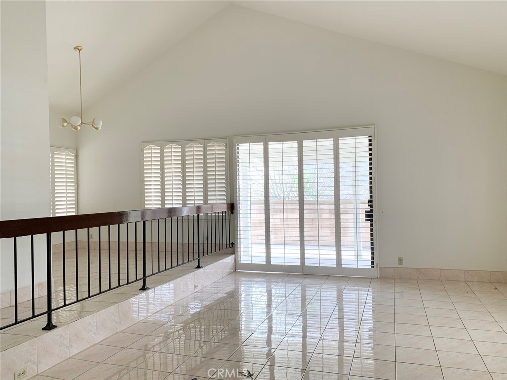 2556 Crown Way Property Photo