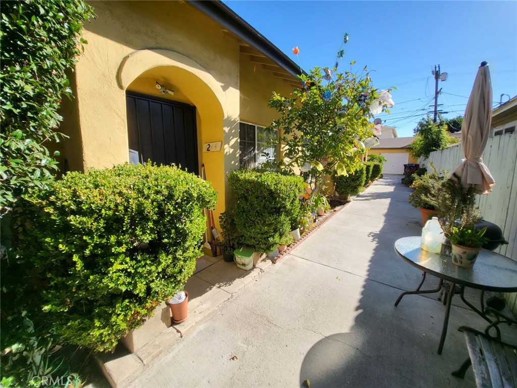 1240 S Muirfield Road Property Photo 2
