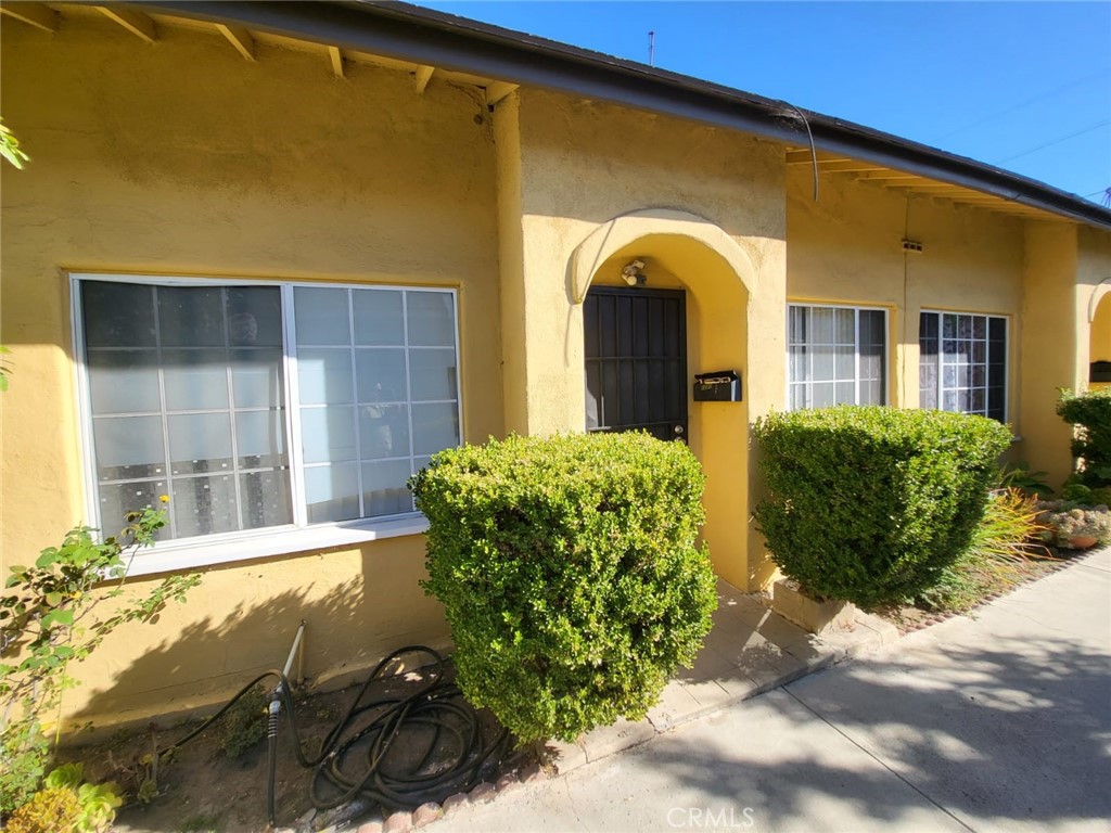 1240 S Muirfield Road Property Photo 4