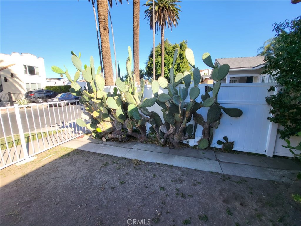 1240 S Muirfield Road Property Photo 8
